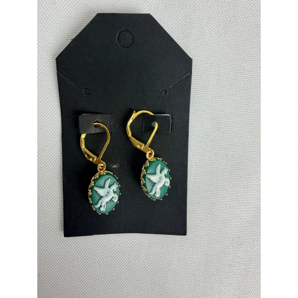 Vintage Style Cameo‎ Leverback Drop Earrings Rose Butterfly Pegasus Gold Tone